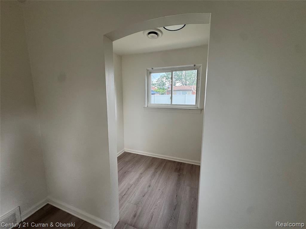8402 Robindale Avenue, Dearborn Heights, MI 48127 — Photo 19