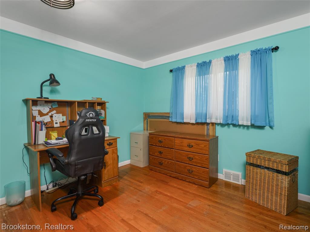 6042 Ravenswood Drive, Utica, MI 48316 — Photo 15