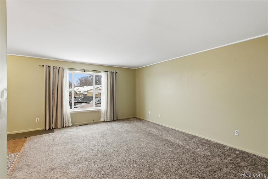 49990 Helfer Blvd, Wixom, MI 48393 — Photo 4