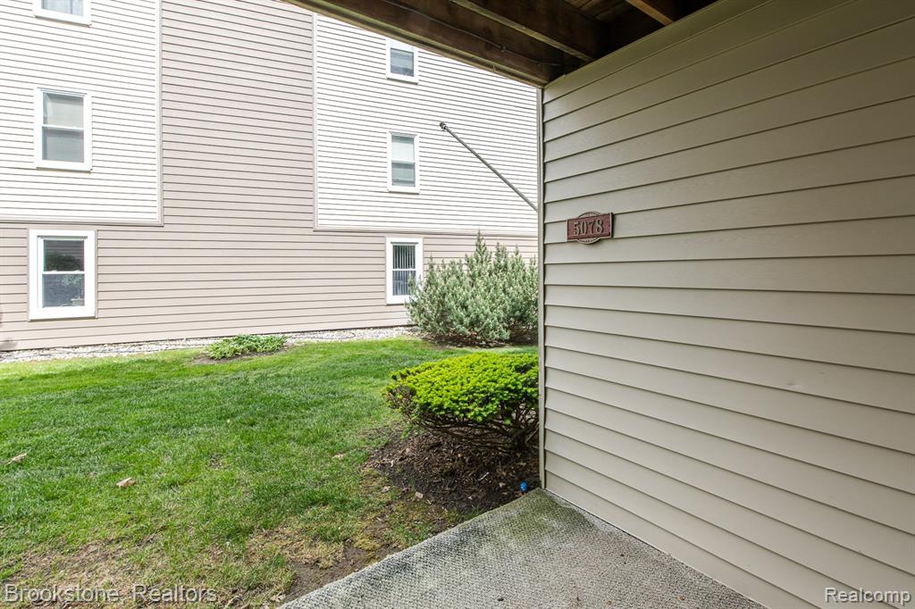 5078 Harbor Oak Drive, 40, Waterford, MI 48329 — Photo 32