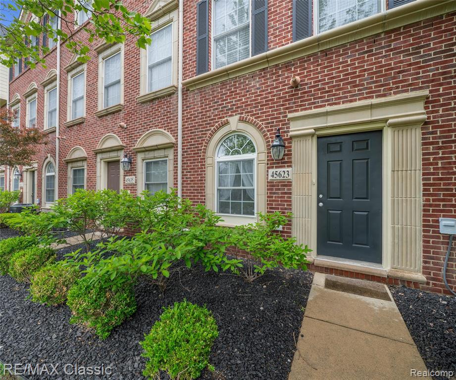 45623 N Stonewood Road, Canton, MI 48187 — Photo 2
