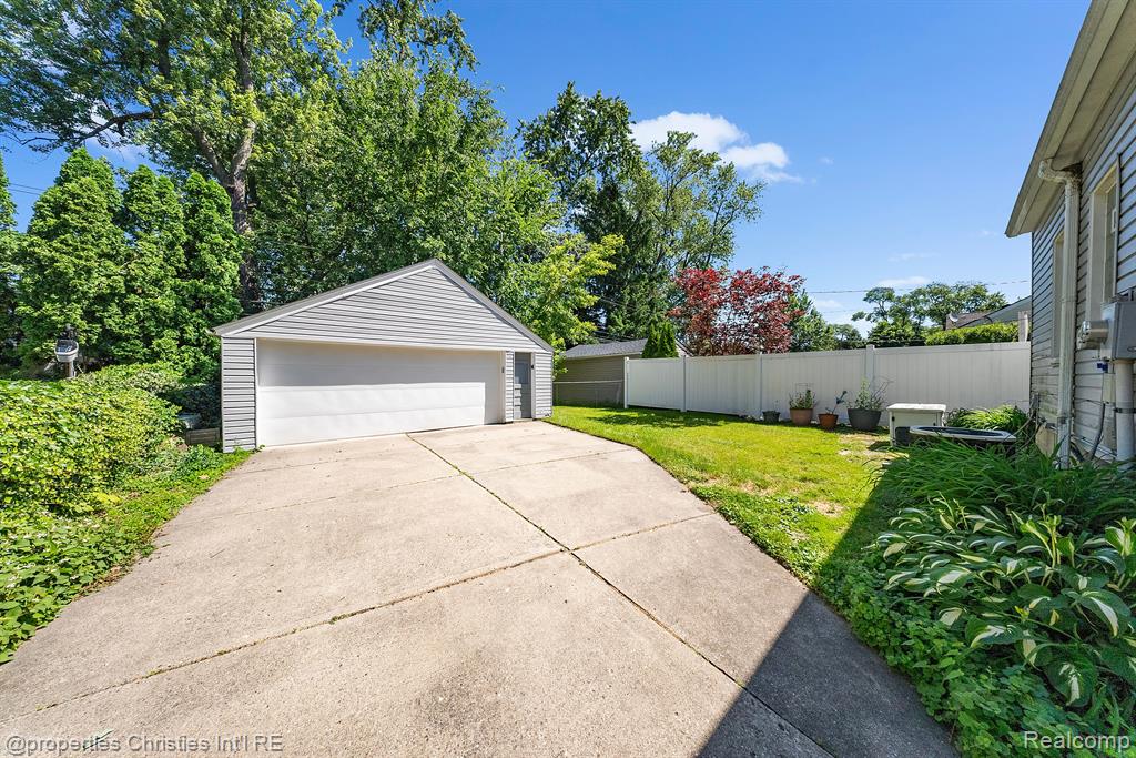 972 HARVARD Road, Berkley, MI 48072 — Photo 7