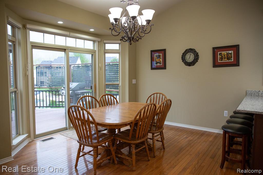 906 W PENINSULA, Oxford, MI 48371 — Photo 12