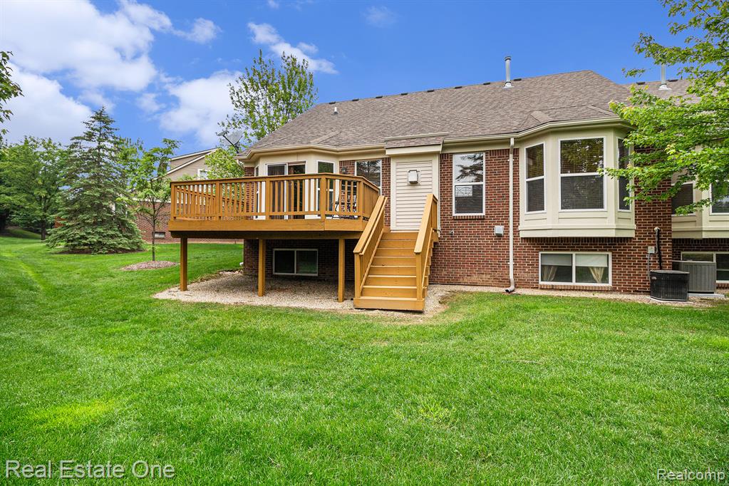 1130 Andover Circle, Commerce Twp, MI 48390 — Photo 19