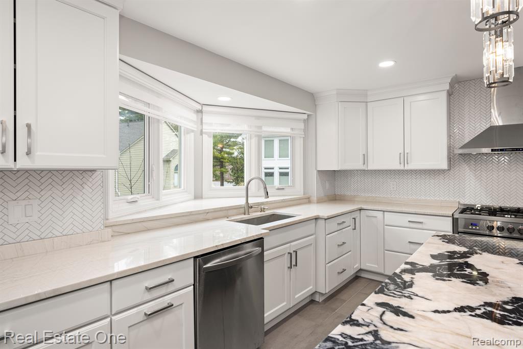6246 Lindsay Court, West Bloomfield, MI 48324 — Photo 20