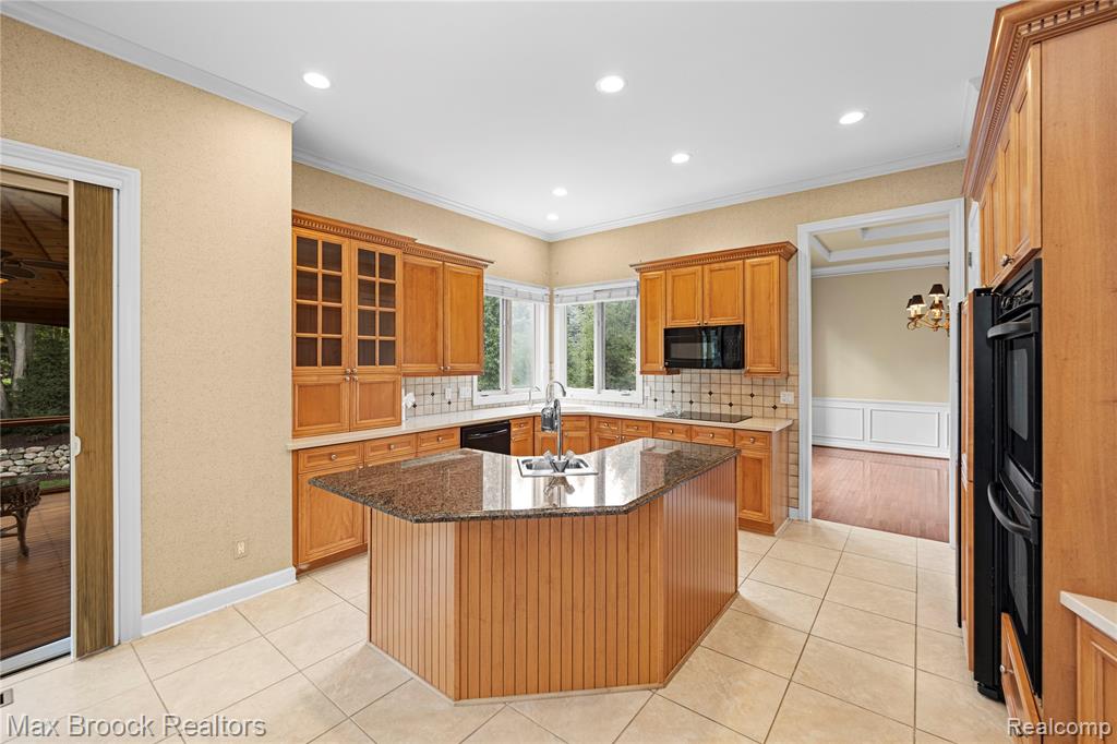 5149 Parkgate Drive, Commerce Twp, MI 48382 — Photo 14
