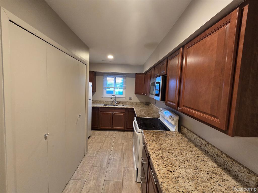 1932 Klingensmith Road, 56 B, Bloomfield Hills, MI 48302 — Photo 17