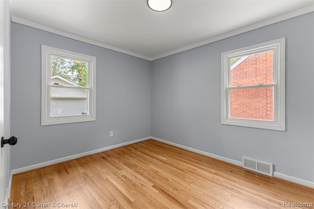 8276 Riverview Street, Dearborn Heights, MI 48127 — Photo 18