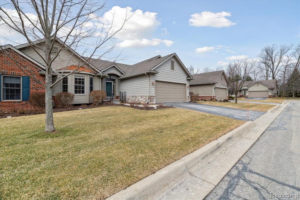 6062 GREEN ASH Drive, 36, Brighton, MI 48116 — Photo 3