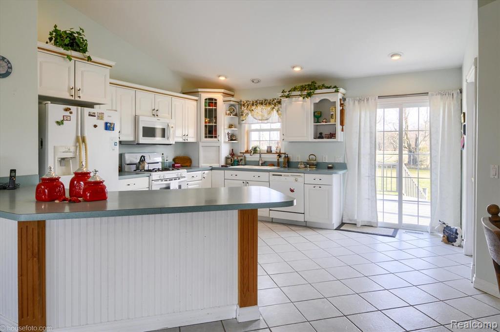 5732 COBBLESTONE Drive, North Branch, MI 48461 — Photo 12