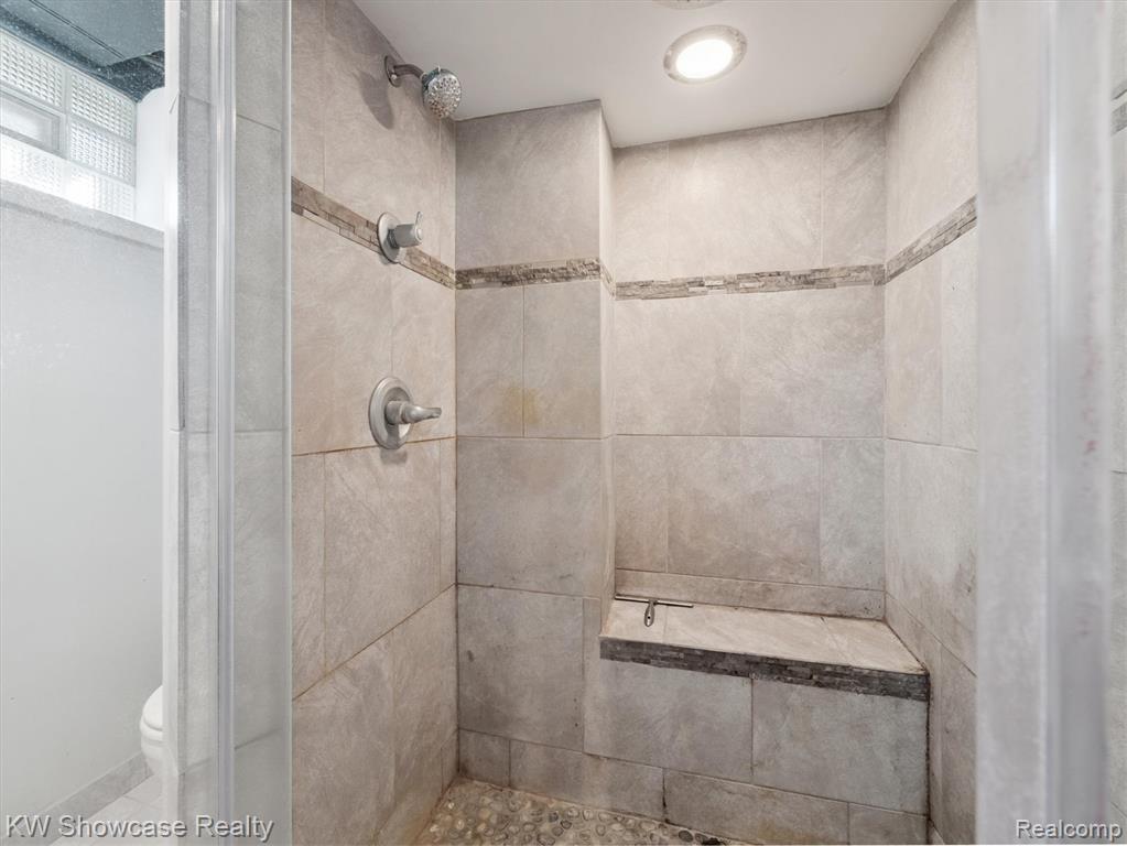 688 Wolverine Drive, Walled Lake, MI 48390 — Photo 47