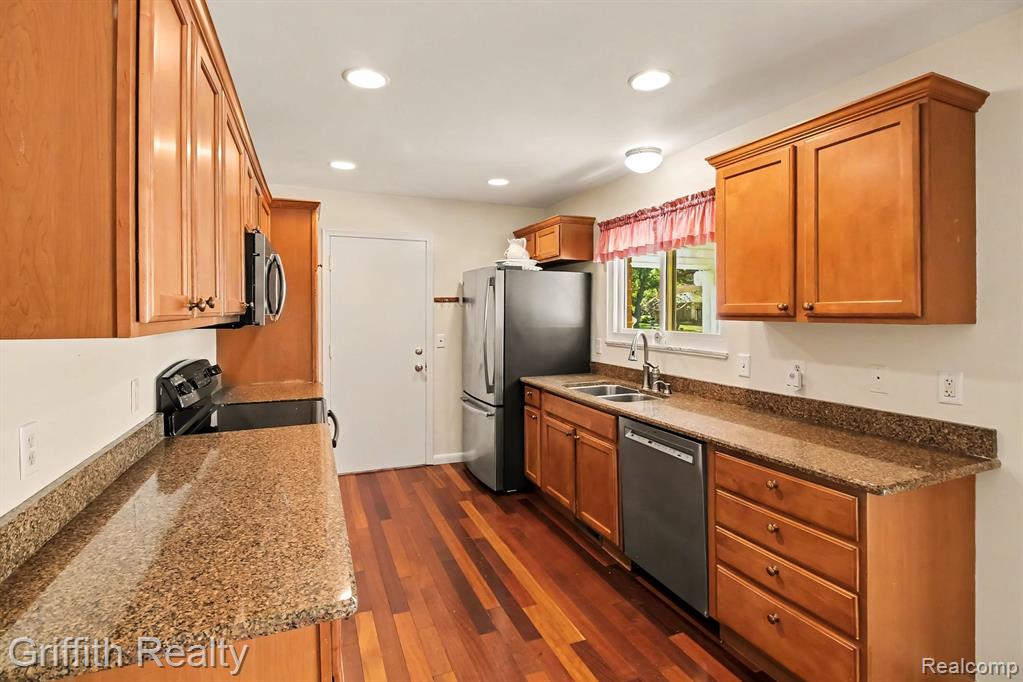 578 E Coon Lake Road, Howell, MI 48843 — Photo 9