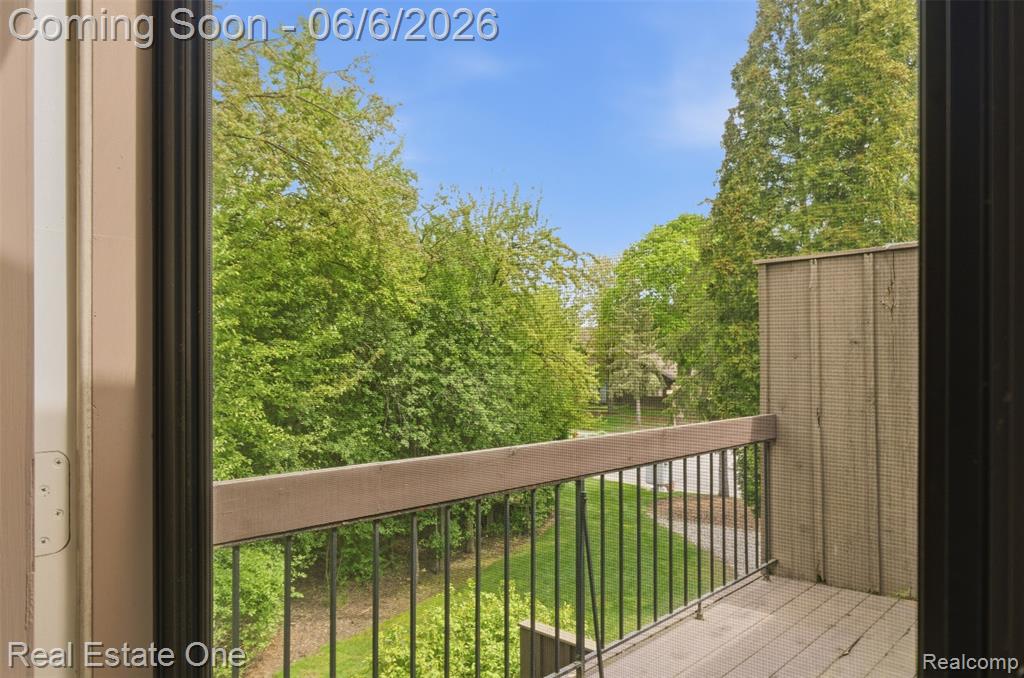 23910 Trailwood Court, 82, Bingham Farms, MI 48025 — Photo 26