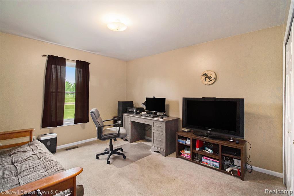 6643 FARM Lane, Fowlerville, MI 48836 — Photo 11