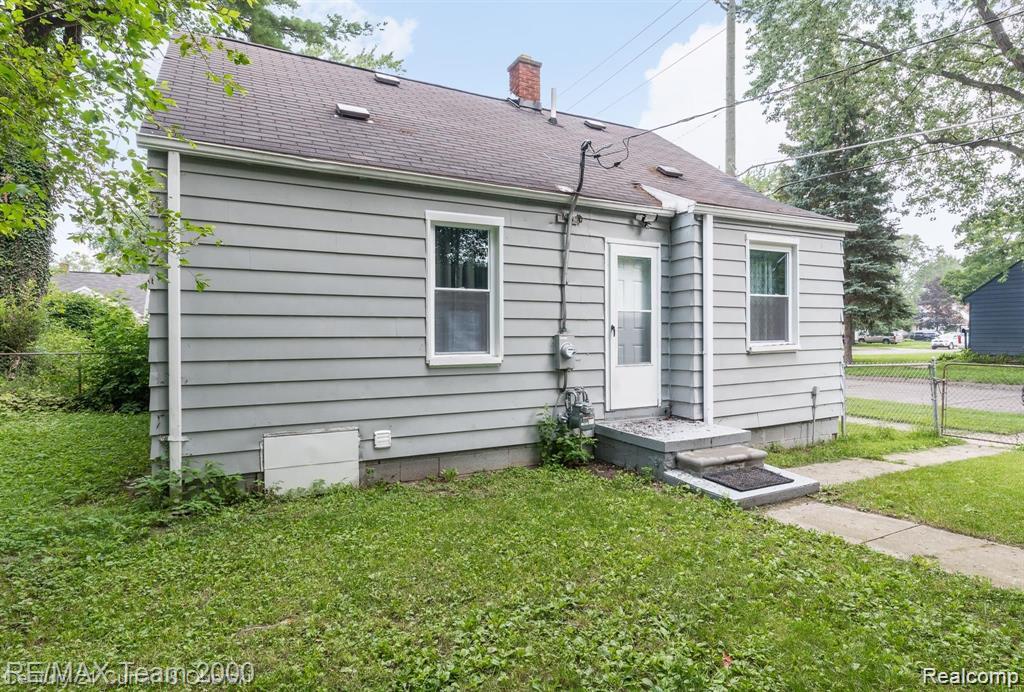 24601 STANFORD Street, Dearborn Heights, MI 48125 — Photo 6