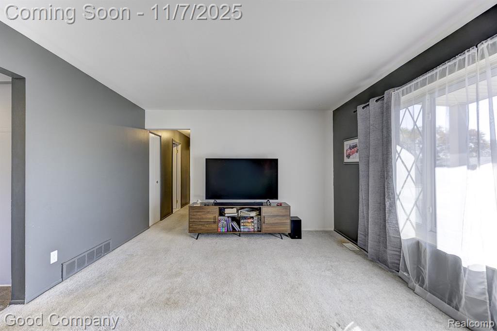 583 Manchester Street, Madison Heights, MI 48071 — Photo 4