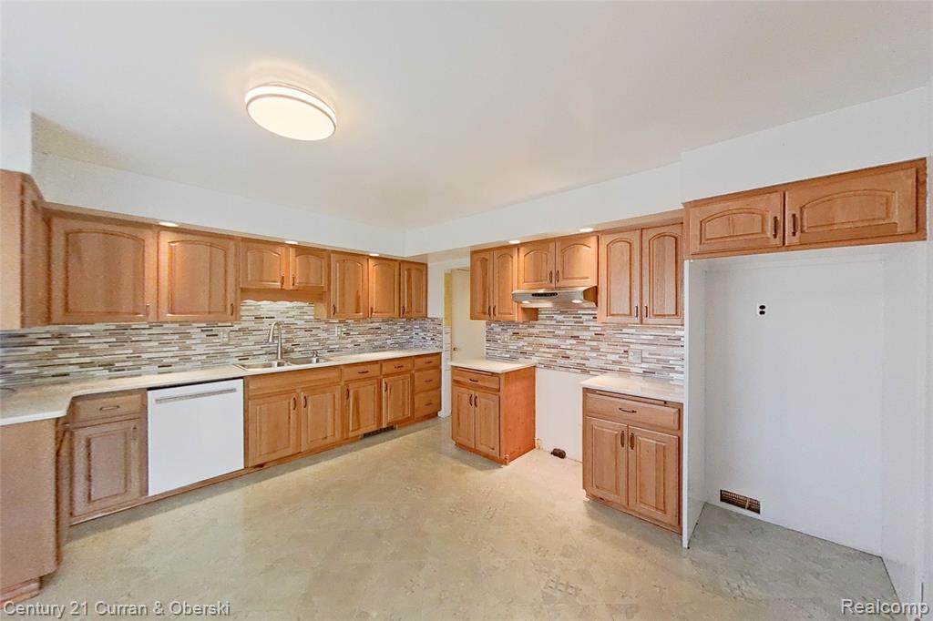 688 New Hampshire Avenue, Marysville, MI 48040 — Photo 18