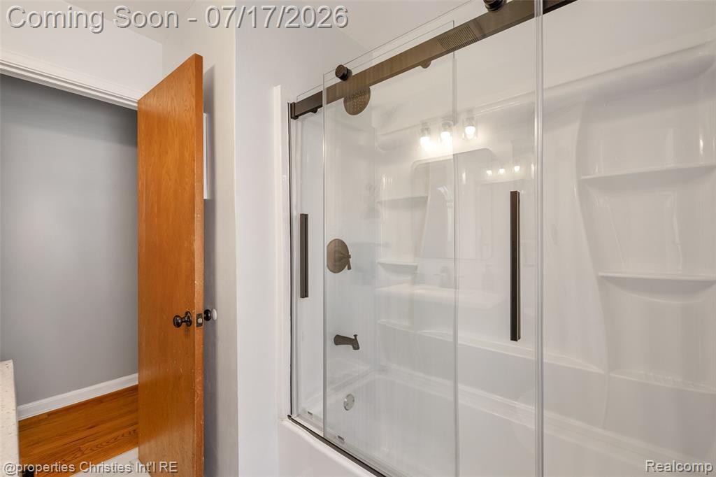 20855 Lochmoor Street, Harper Woods, MI 48225 — Photo 17