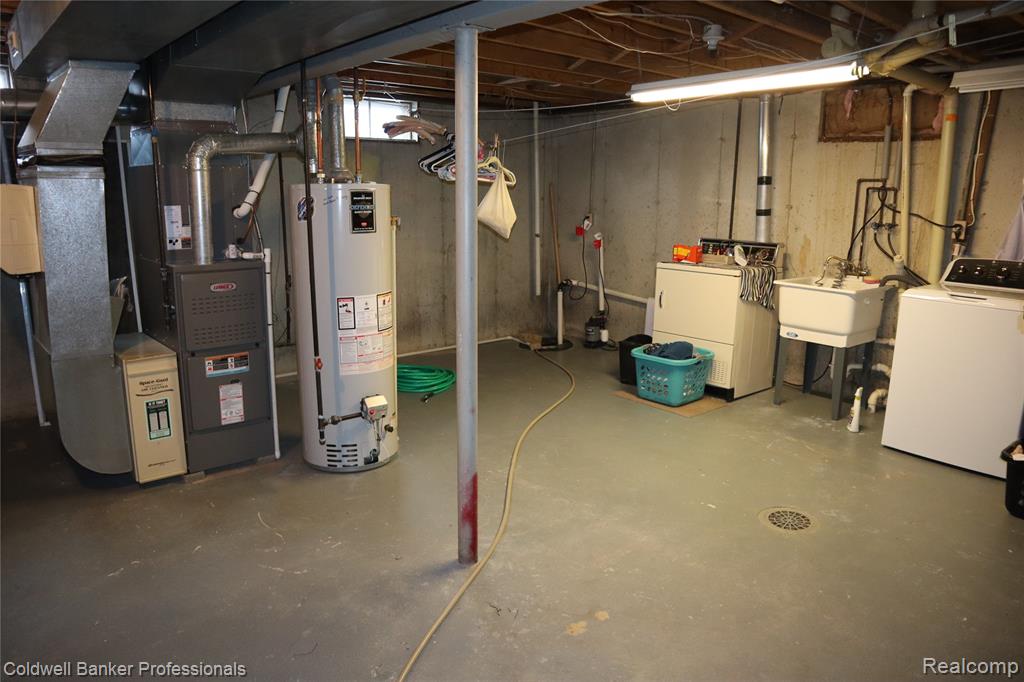 1279 Westbrooke Drive, Lapeer, MI 48446 — Photo 35