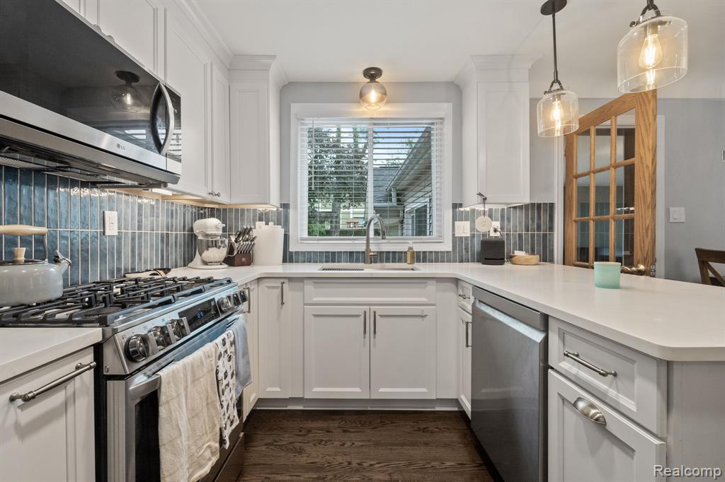 4331 ELMWOOD Avenue, Royal Oak, MI 48073 — Photo 15