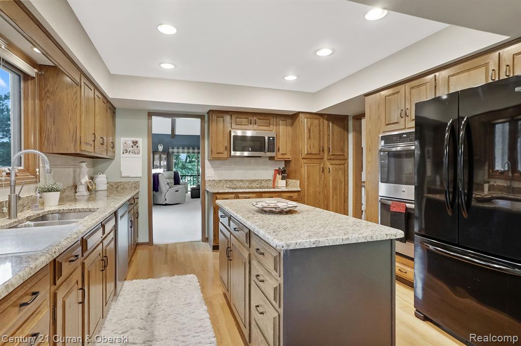866 GREENVIEW Court, 6, Rochester Hills, MI 48307 — Photo 24