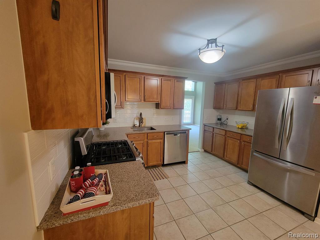 5894 Augusta Lane, Grand Blanc, MI 48439 — Photo 38