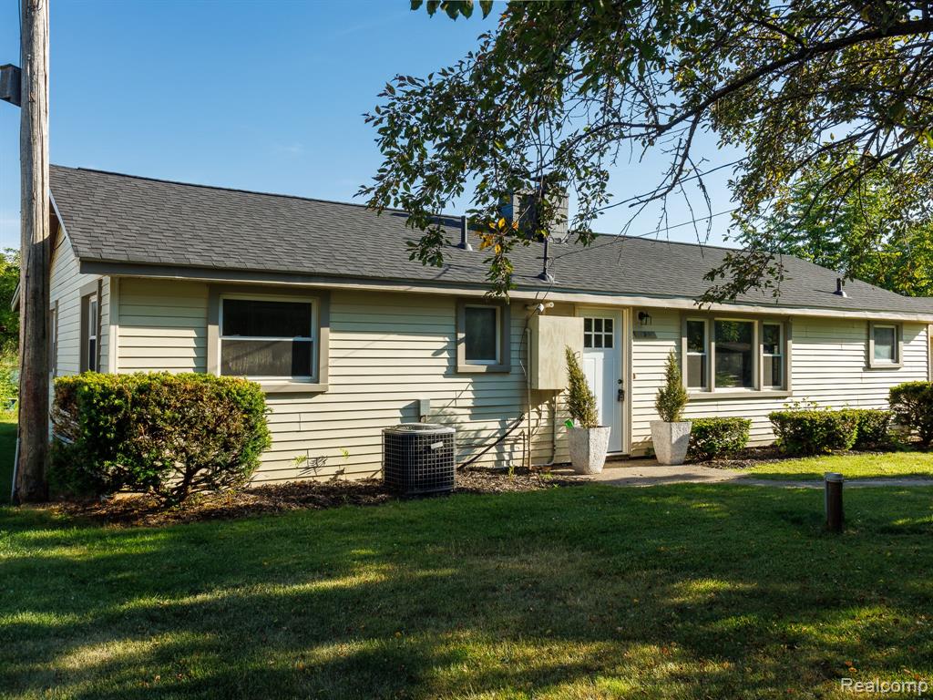 11560 Island Ct Court, Hartland, MI 48353 — Photo 23