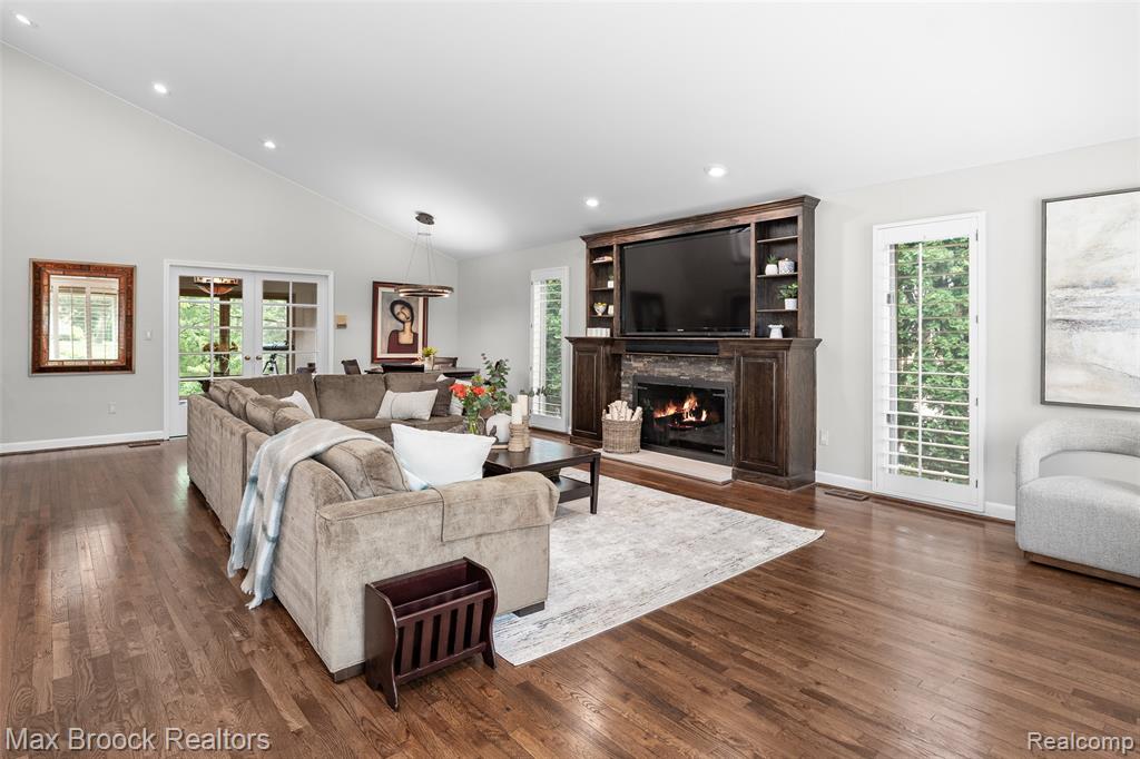 4695 Maura Lane, West Bloomfield, MI 48323 — Photo 35