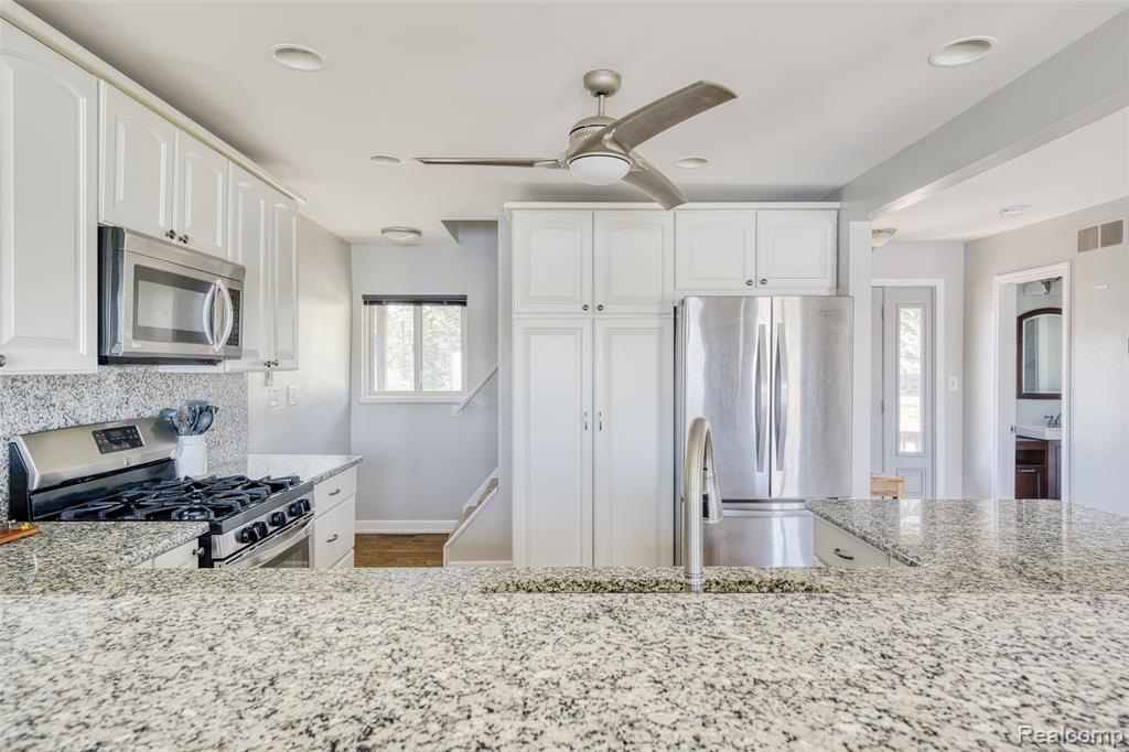 10094 Elizabeth Lake Road, White Lake, MI — Photo 16