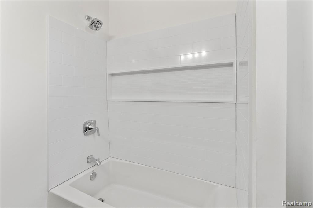 70 Clairmount Street, Detroit, MI 48202 — Photo 12