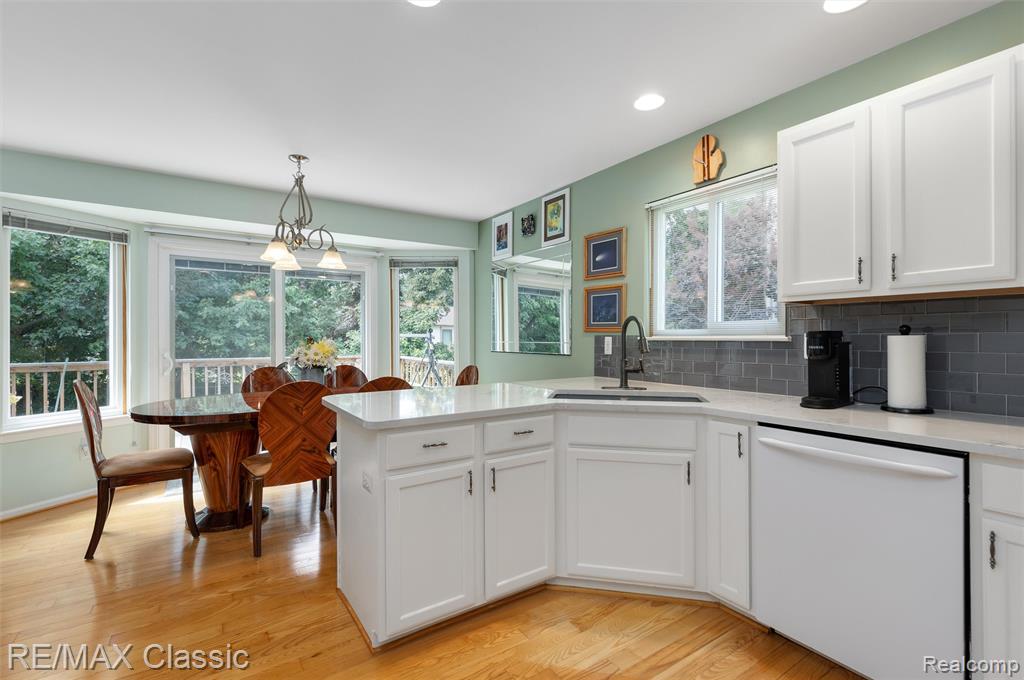 7671 Vamoco Drive, Waterford, MI 48327 — Photo 2