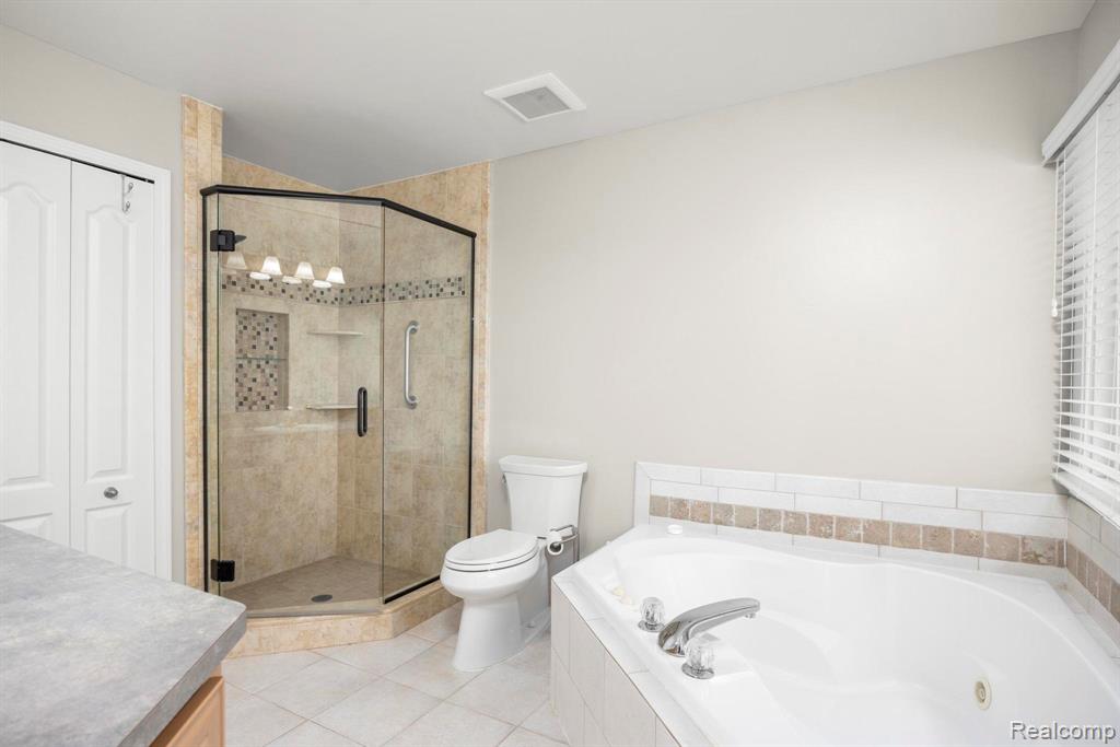 49213 Dunhill Drive, Macomb, MI 48044 — Photo 16