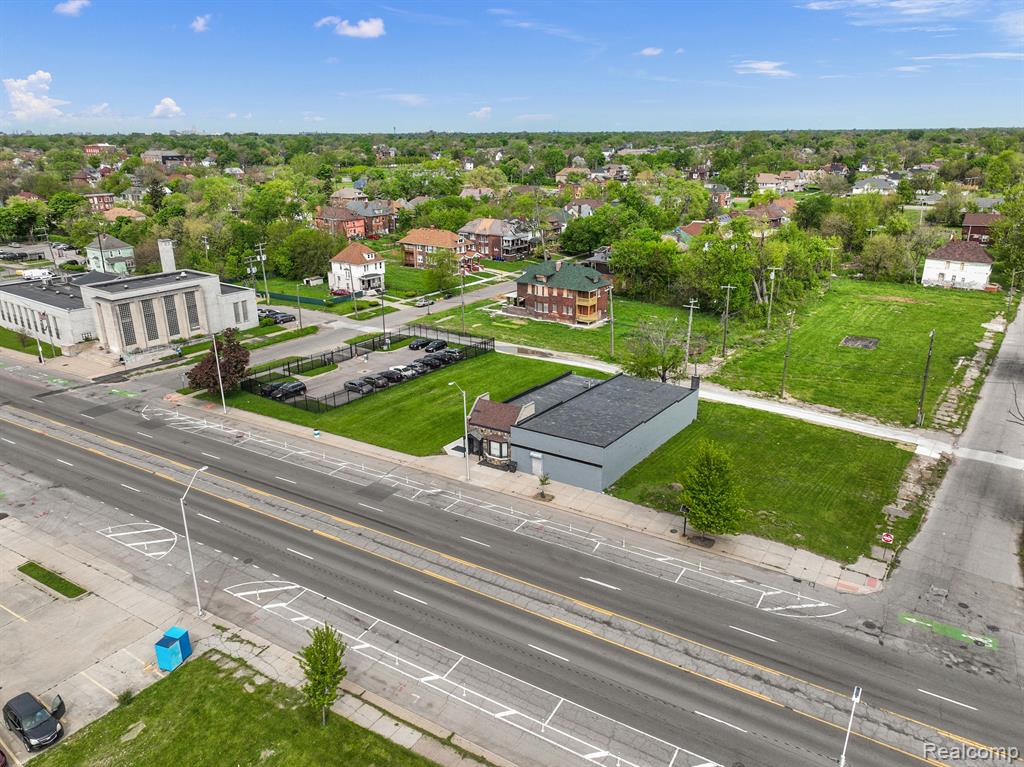 10829 E JEFFERSON Avenue, Detroit, MI 48214 — Photo 7