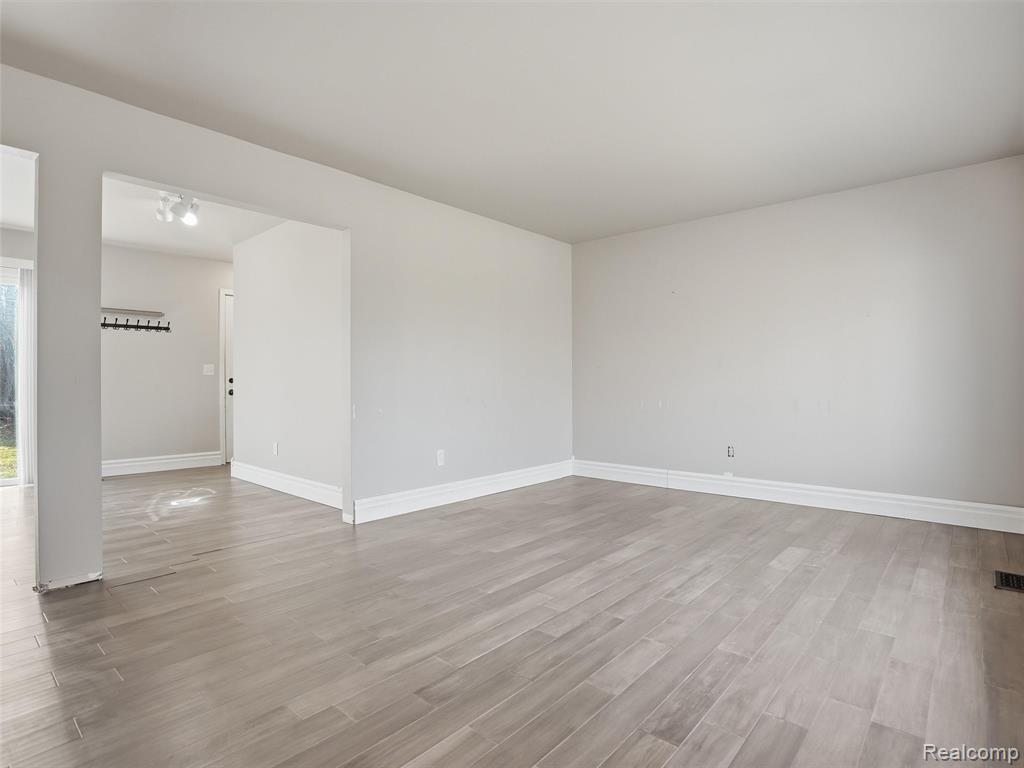 8568 Janis Street, Shelby Twp, MI 48317 — Photo 9