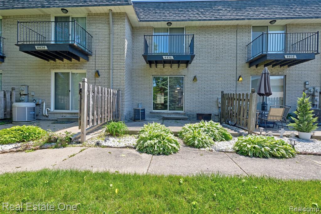 4456 15 Mile Road, Sterling Heights, MI 48310 — Photo 30