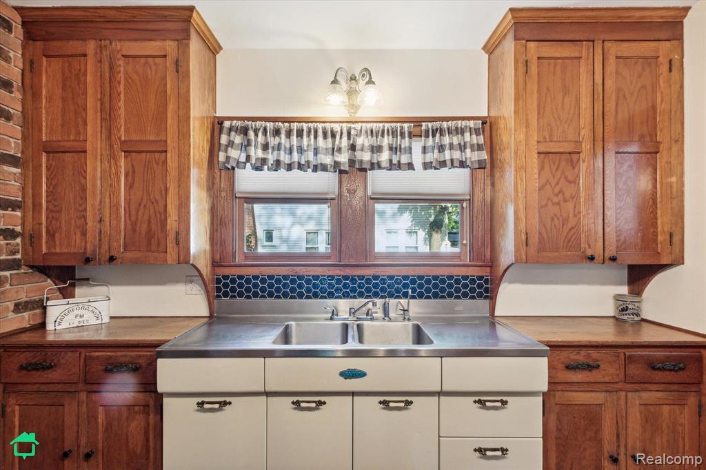 6097 Andersonville Road, Waterford, MI 48329 — Photo 12