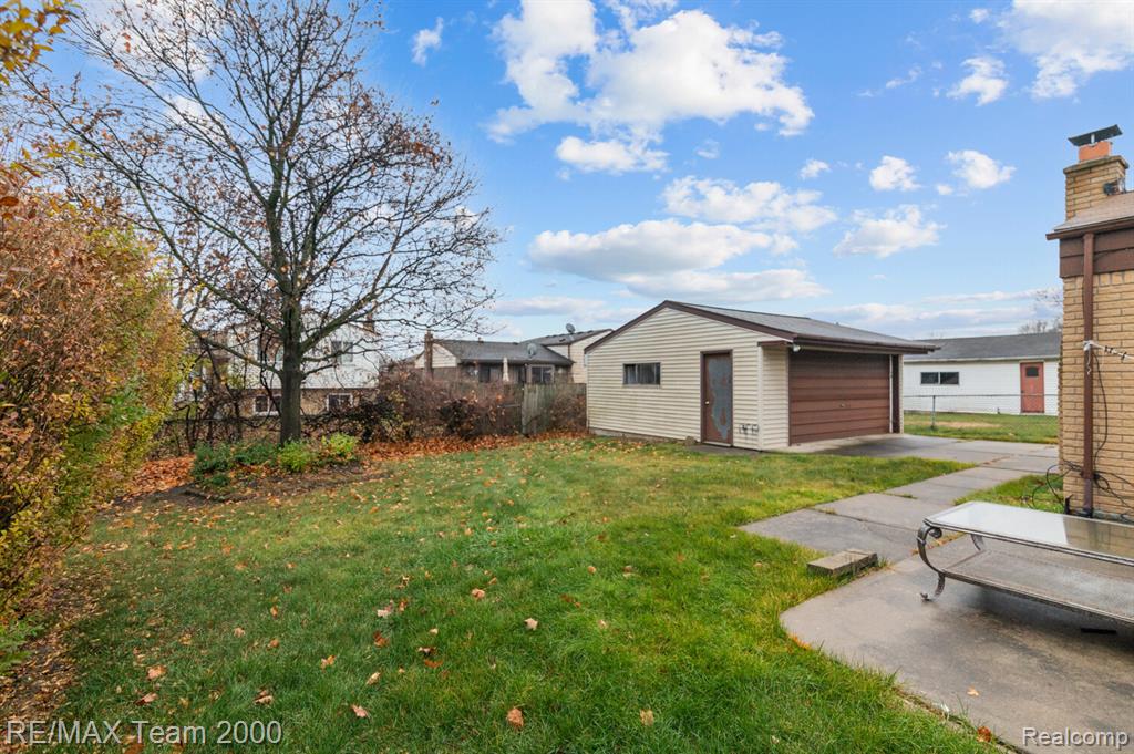 40220 Walter Drive, Sterling Heights, MI 48310 — Photo 24