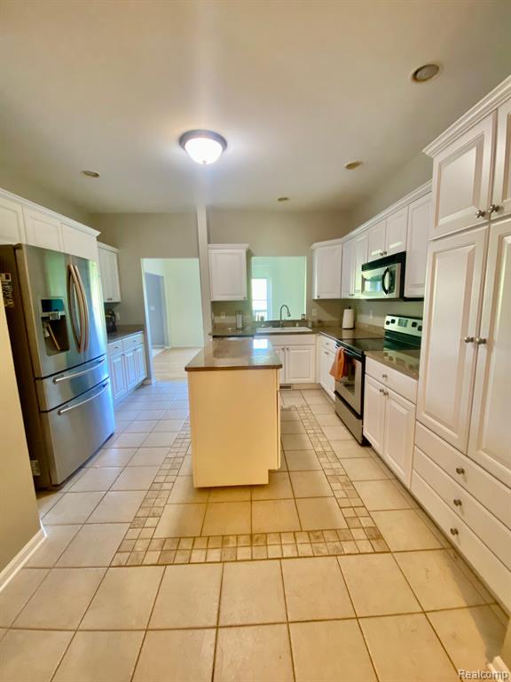 8095 Woodstone Court, Grand Blanc, MI 48439 — Photo 6
