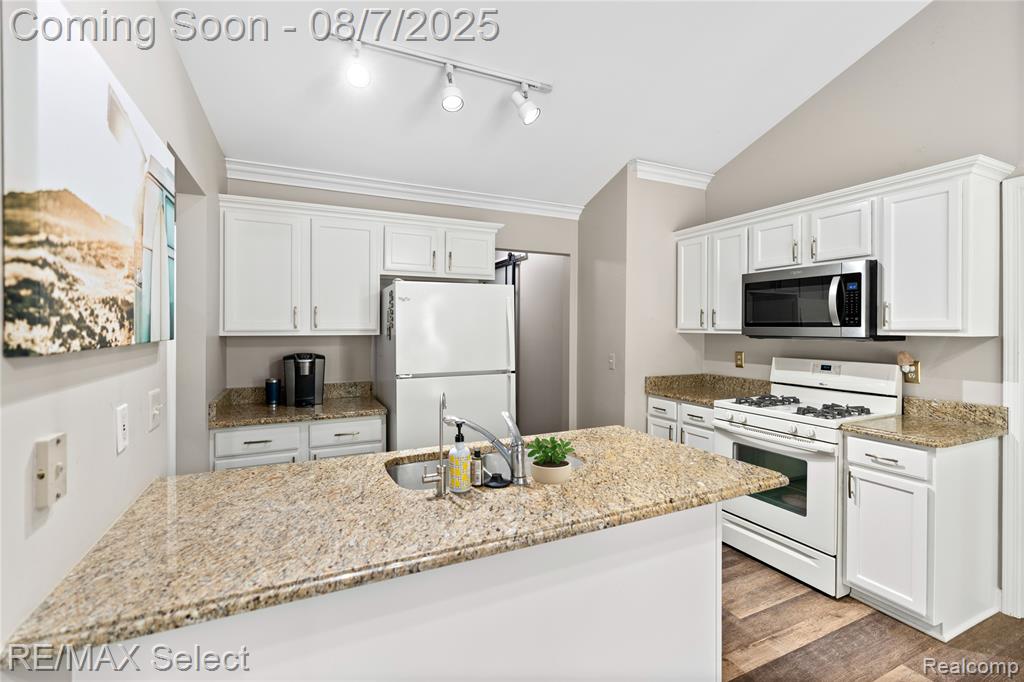8052 Rose Lane, Goodrich Vlg, MI — Photo 19