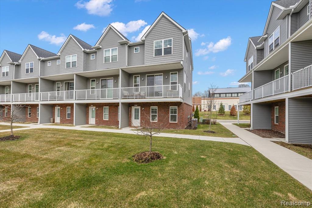 3927 Trailway Commons Circle, Auburn Hills, MI 48326 — Photo 32