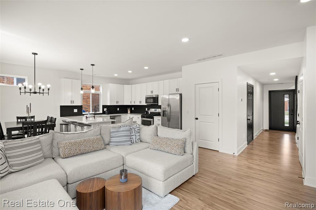 1705 E Meyers Avenue, Hazel Park, MI 48030 — Photo 3