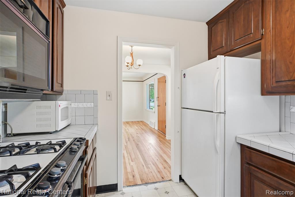 9951 Marion, Redford, MI 48239 — Photo 13