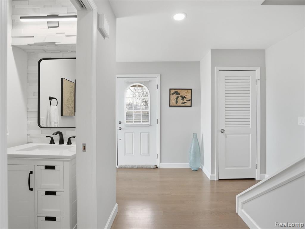 102 Lac Sainte Claire Drive, Saint Clair Shores, MI 48082 — Photo 32