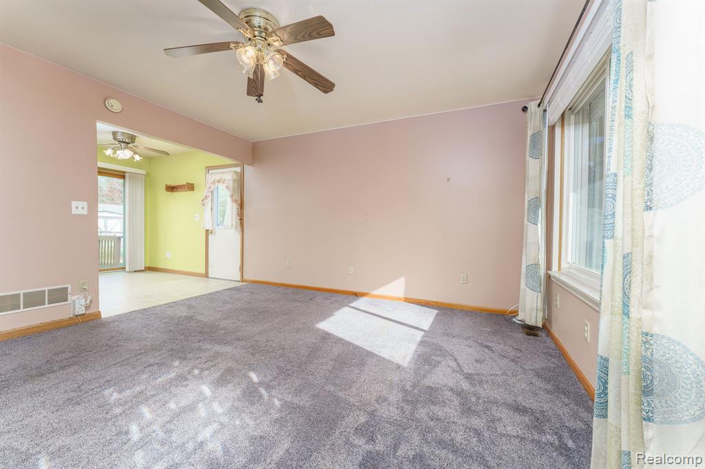 985 TIERNEY, Highland, MI 48356 — Photo 4