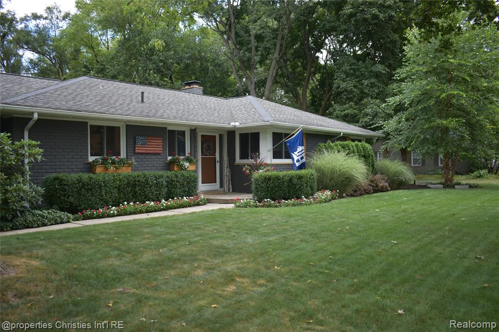4305 Meadowlane Court, Bloomfield Hills, MI 48304 — Photo 32