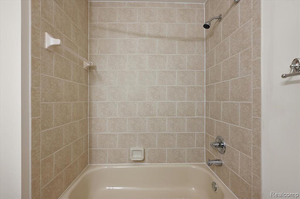 6713 Boulder Pointe Drive, Washington, MI — Photo 23