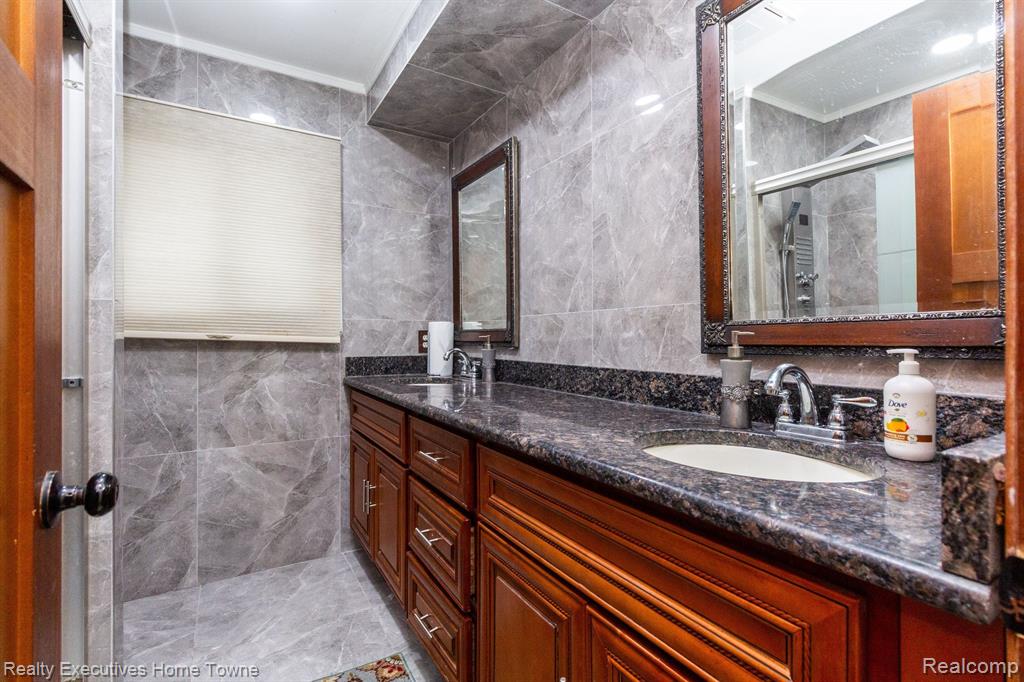 39654 EDGEMONT Drive, Sterling Heights, MI 48310 — Photo 20