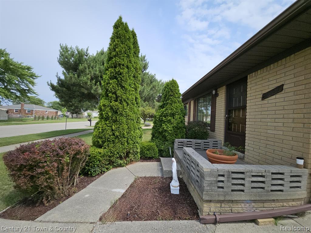 39622 University Drive, Sterling Heights, MI 48310 — Photo 3