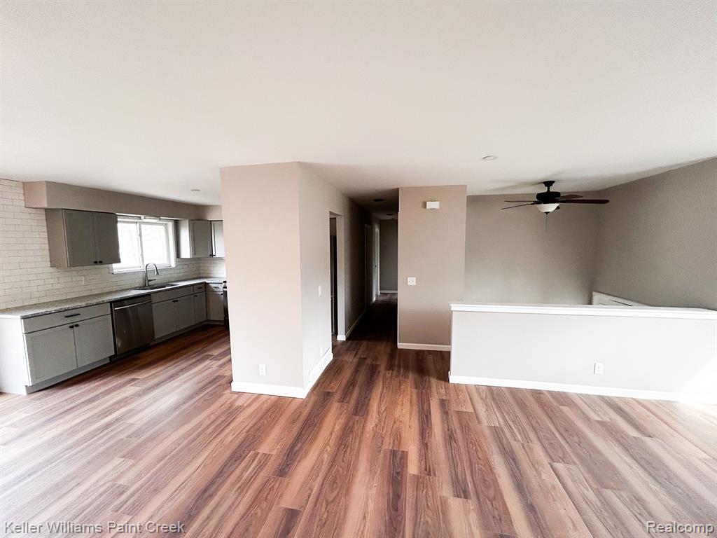 5832 OPALINE Drive, Waterford, MI 48327 — Photo 4