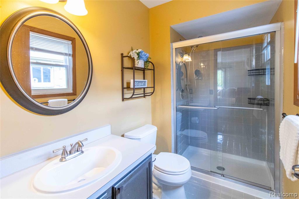 40216 Denbigh Drive, Sterling Heights, MI 48310 — Photo 24